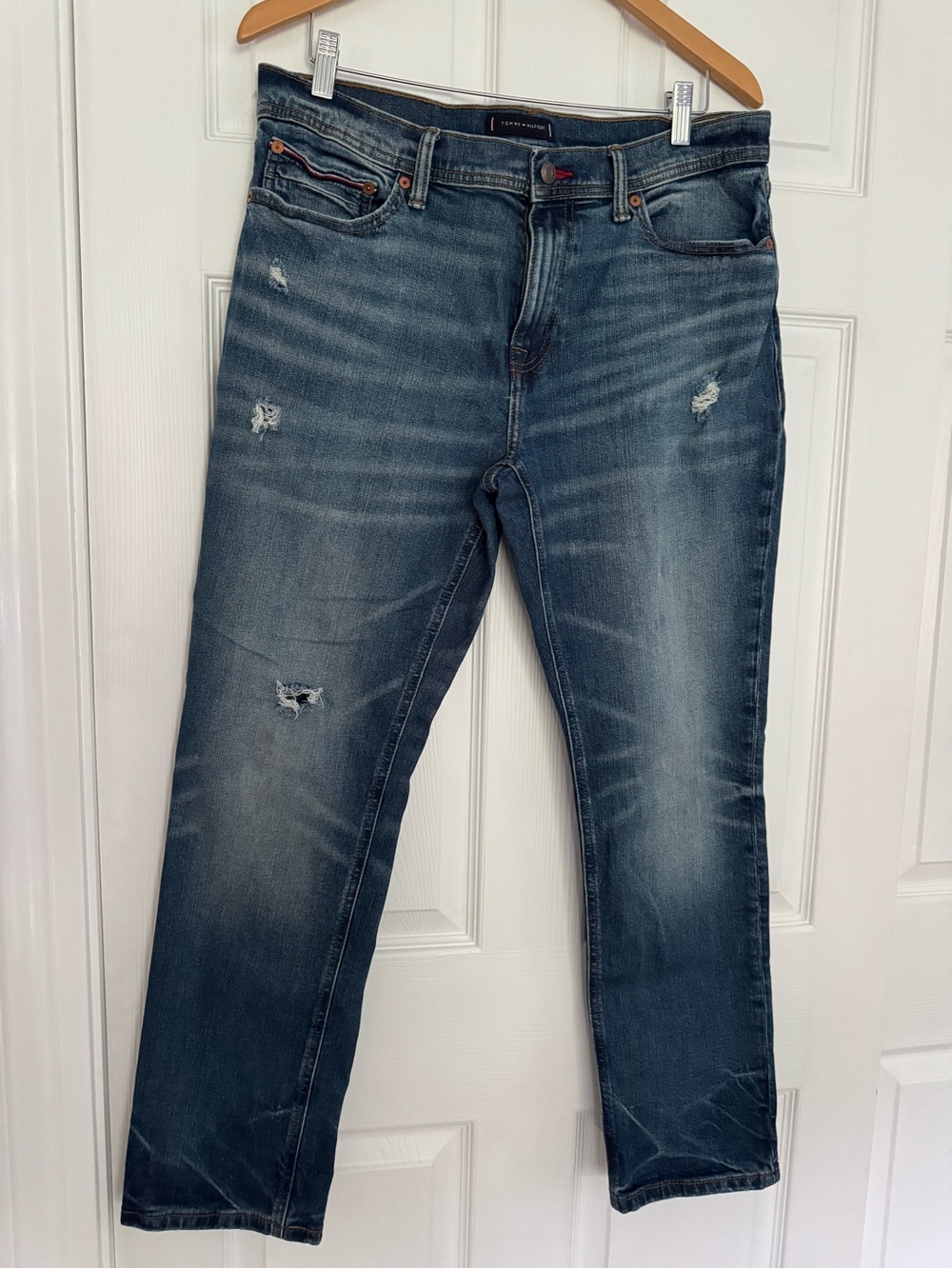 Tommy Hilfiger Men's Distressed Straight Jeans in Faded Blue